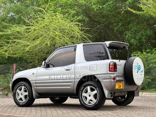 Toyota RAV4 1999 Silver