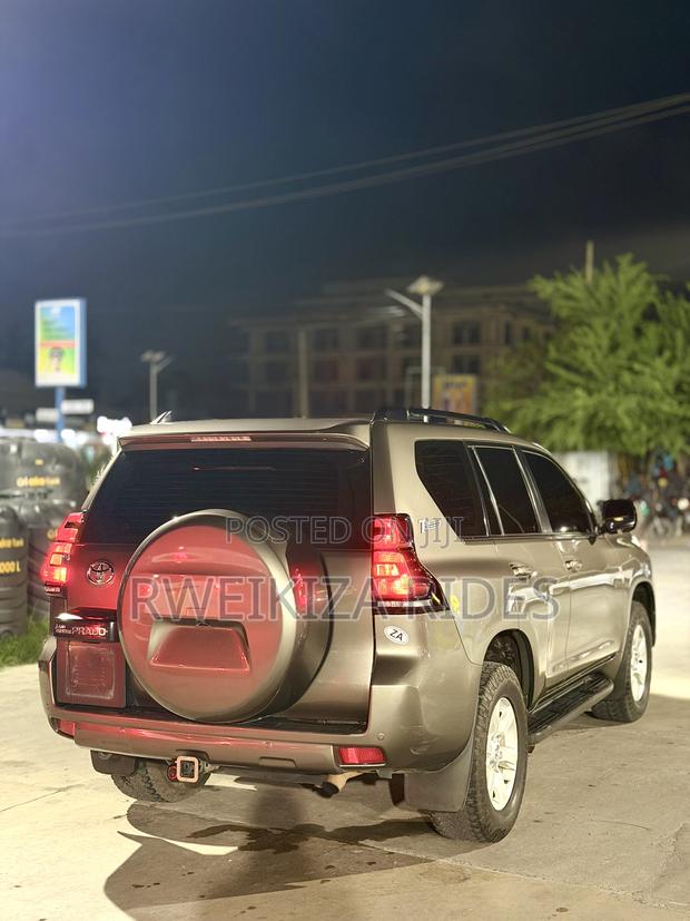 Toyota Land Cruiser Prado 2015 Gray