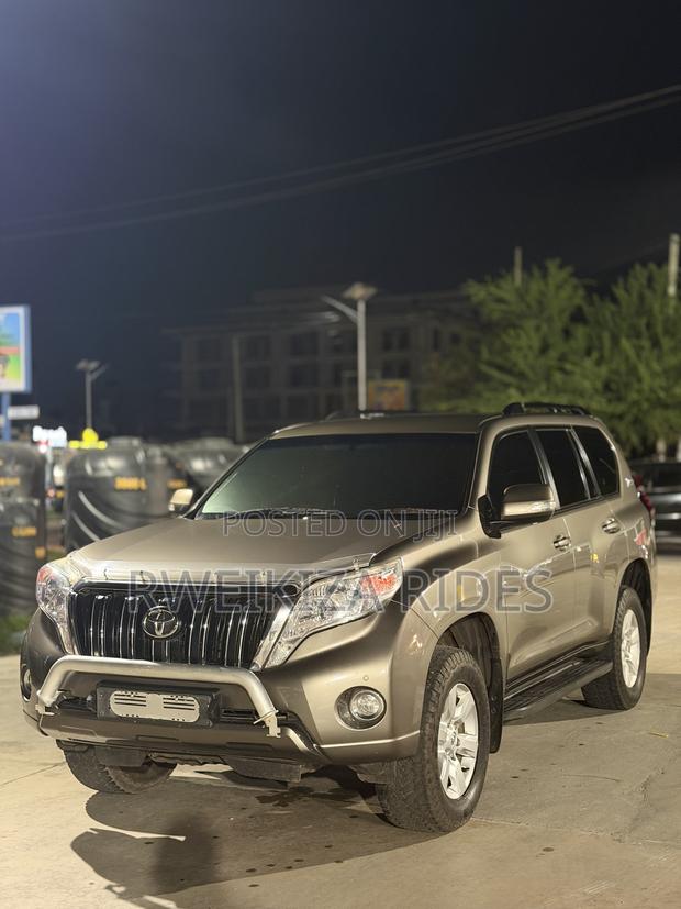 Toyota Land Cruiser Prado 2015 Gray
