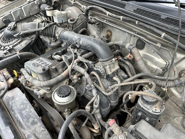 Toyota Fortuner 2.7 AWD 2010 Gold