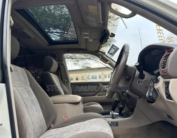 Toyota Land Cruiser 2000 Pearl