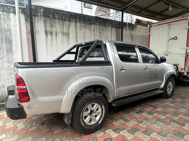 Toyota Hilux 3.0 D-4D 4x4 2014 Silver