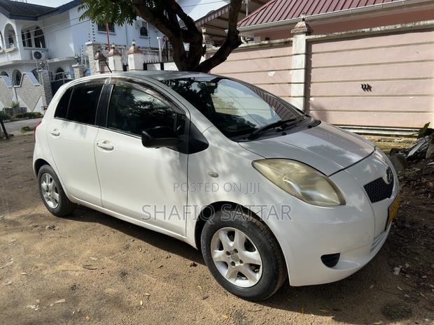 Toyota Vitz 1.0 FWD 5dr 2005 White