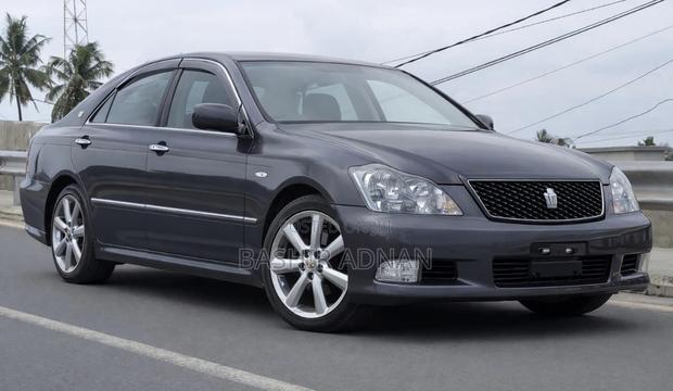 Toyota Crown 2005 Gray