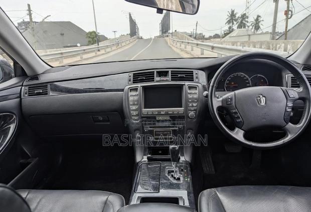 Toyota Crown 2005 Gray