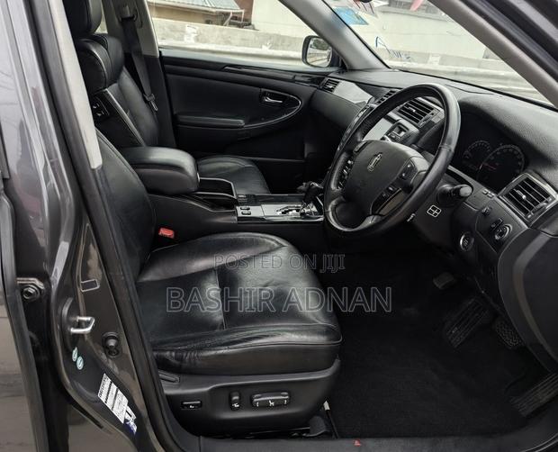 Toyota Crown 2005 Gray