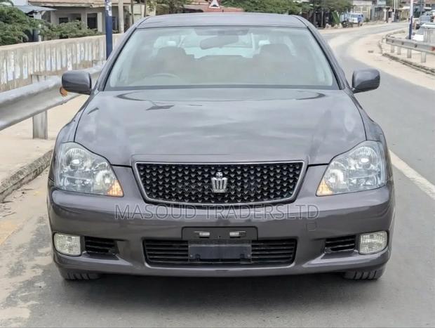 Toyota Crown 2006 Gray