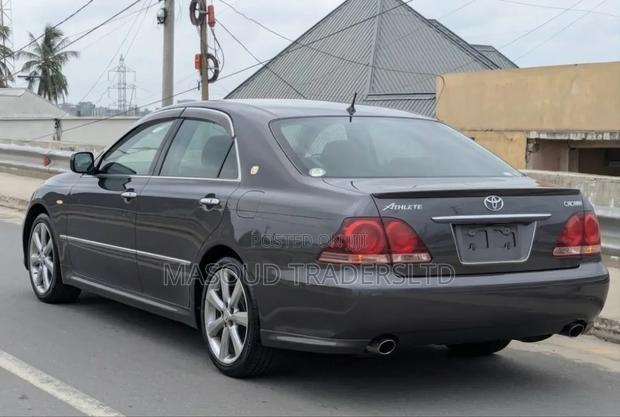 Toyota Crown 2006 Gray
