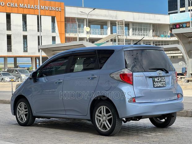 Toyota Ractis 2011 Blue