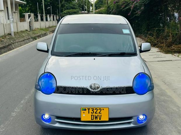 Toyota Sienta 1.5 AWD 2005 Silver