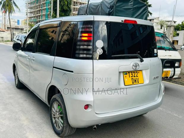 Toyota Sienta 1.5 AWD 2005 Silver