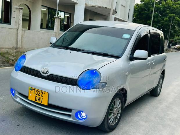Toyota Sienta 1.5 AWD 2005 Silver