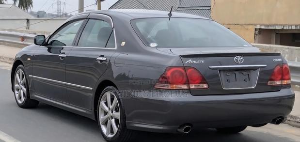 Toyota Crown Royale 2005 Gray