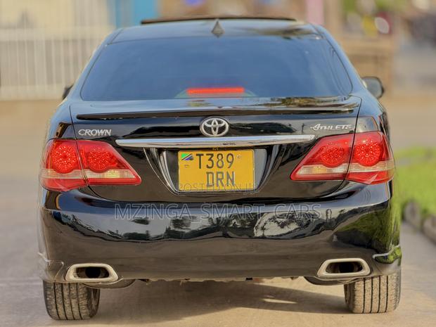 Toyota Crown 2010 Black