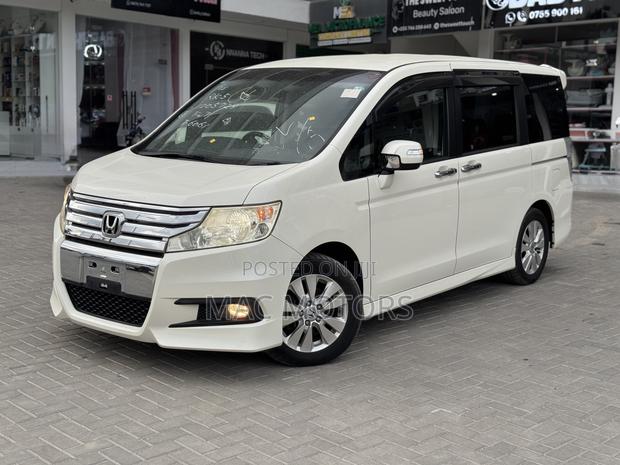 Honda Stepwgn 2014 White
