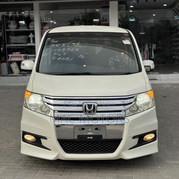 Honda Stepwgn 2014 White