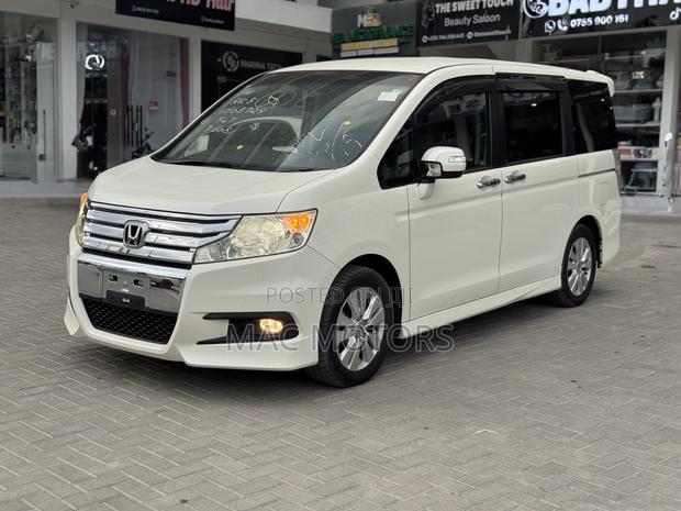 Honda Stepwgn 2014 White