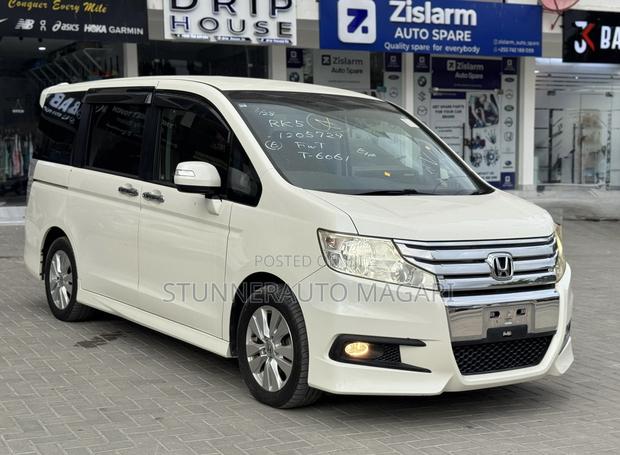Honda Stepwgn 2014 Pearl
