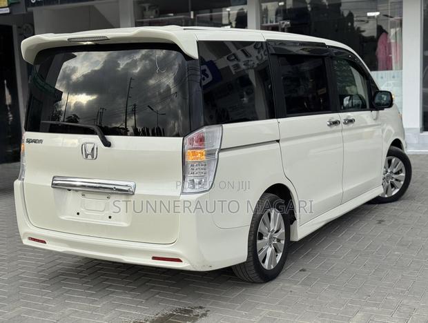 Honda Stepwgn 2014 Pearl