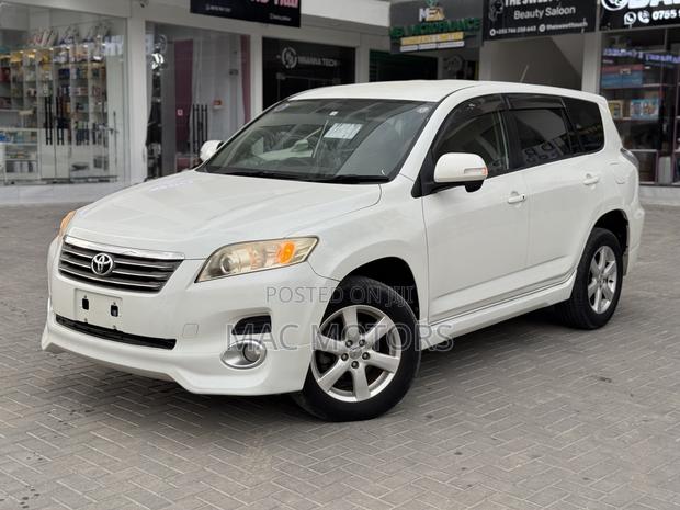 Toyota Vanguard 2009 White