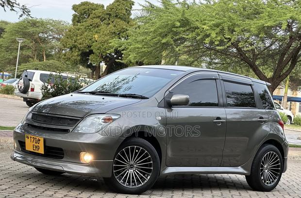 Toyota IST 2006 Gray