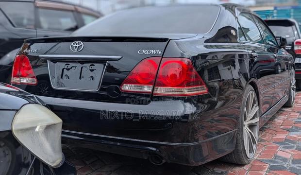 Toyota Crown 2006 Black