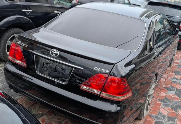 Toyota Crown 2006 Black