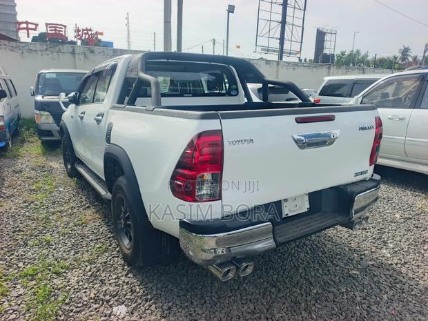 Toyota Hilux 2020 White