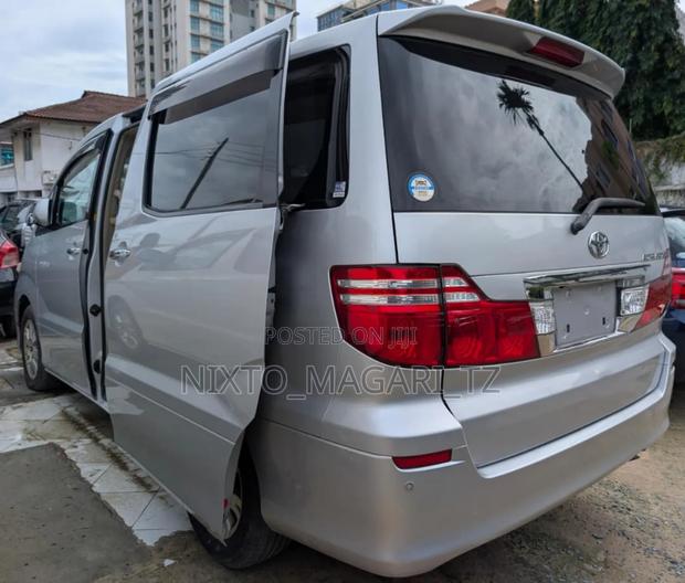 Toyota Alphard 2006 Silver