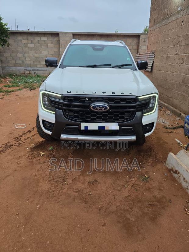 Ford Everest 2024 White