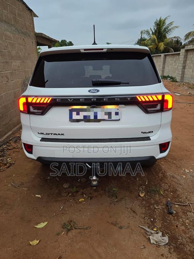 Ford Everest 2024 White