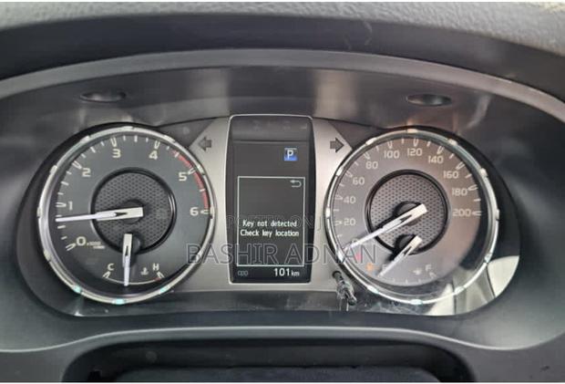 New Toyota Hilux 2025 Black