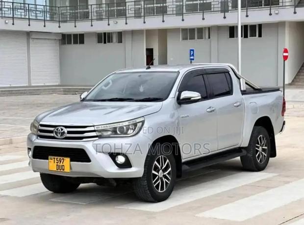 Toyota Hilux 2018 Silver