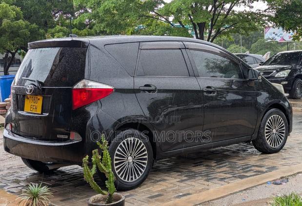 Toyota Ractis 1.5 FWD 2012 Black
