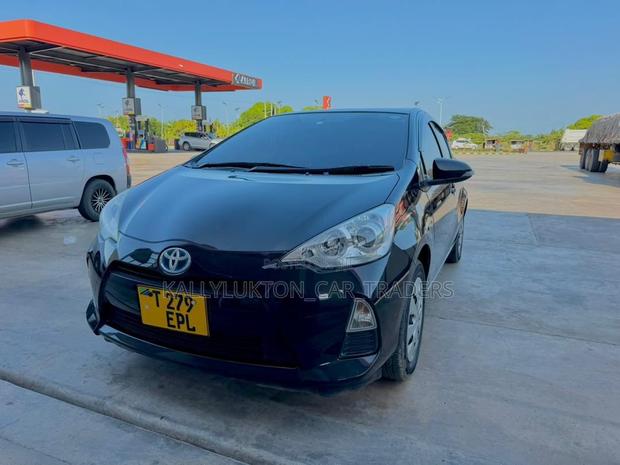 Toyota Aqua 2014 Black