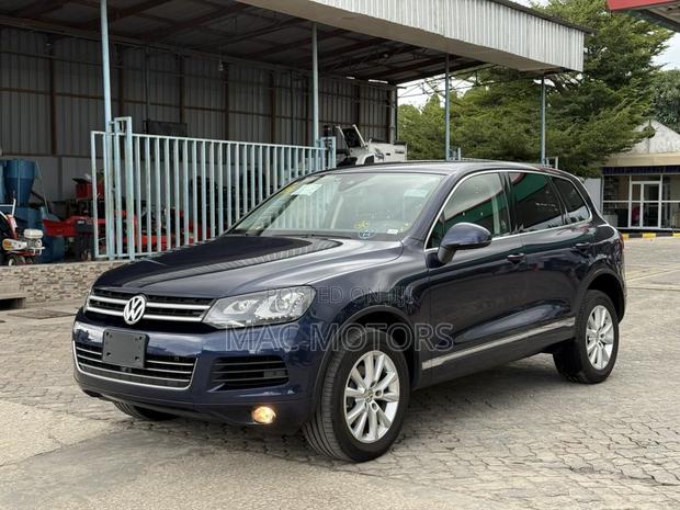 Volkswagen Touareg 2011 Blue