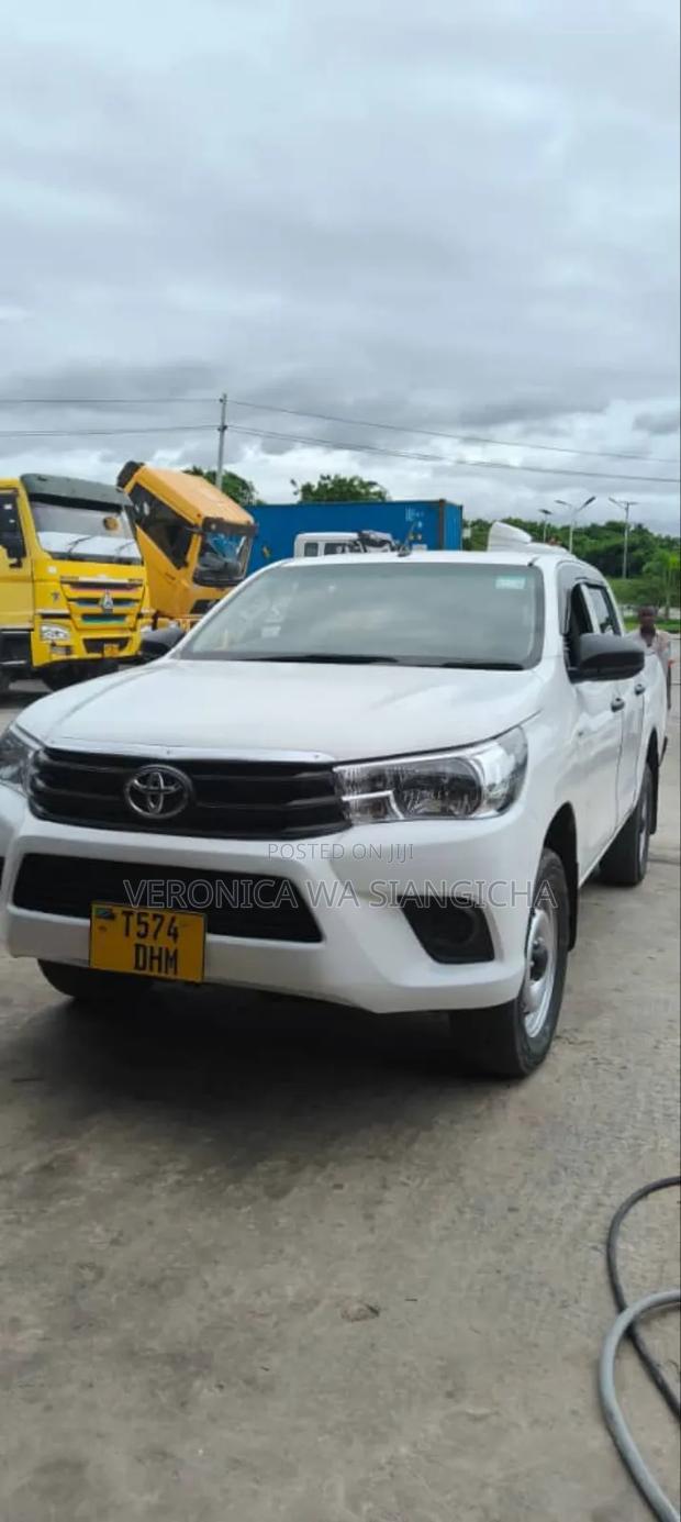 Toyota Hilux 2016 White