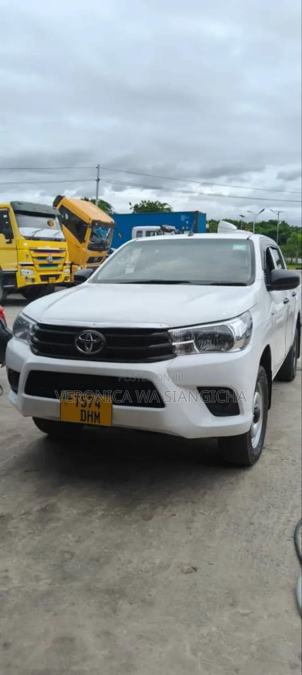 Toyota Hilux 2016 White