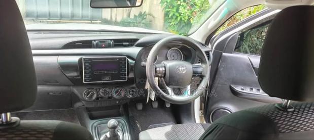 Toyota Hilux 2016 White