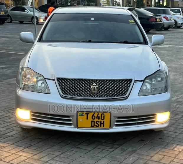 Toyota Crown 2006 Silver