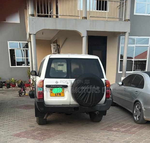 Nissan Patrol 2018 White