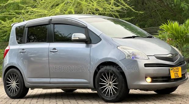 Toyota Ractis 2006 Silver
