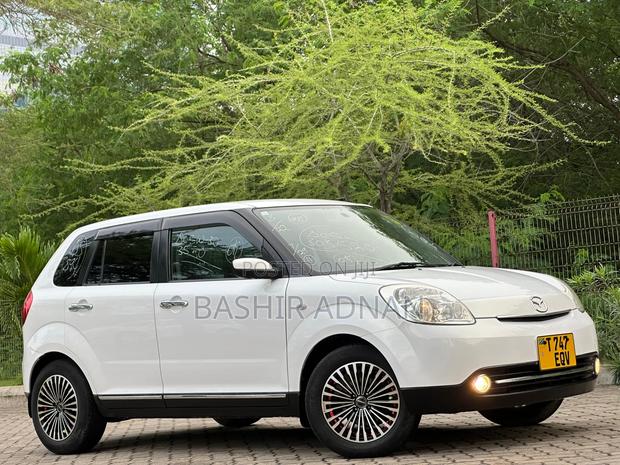Mazda Verisa 2006 White