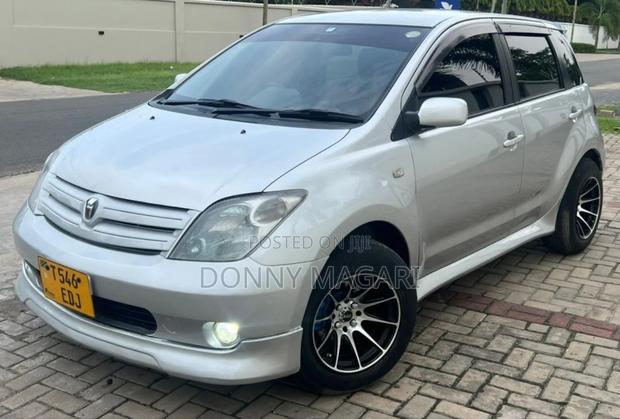 Toyota IST 2004 Silver
