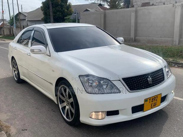 Toyota Crown 2006 White