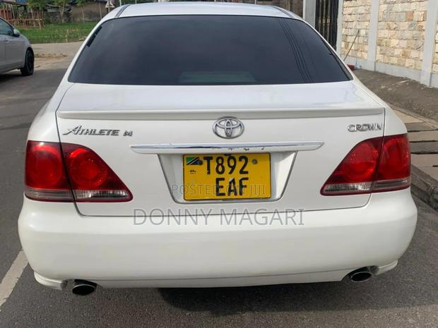 Toyota Crown 2006 White