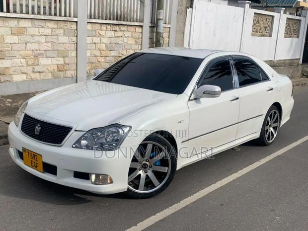 Toyota Crown 2006 White
