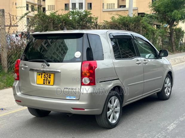 Toyota Raum 1.5 AWD 2003 Silver