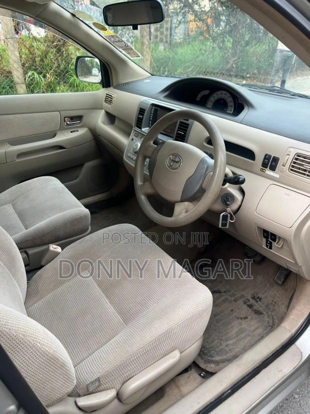 Toyota Raum 1.5 AWD 2003 Silver