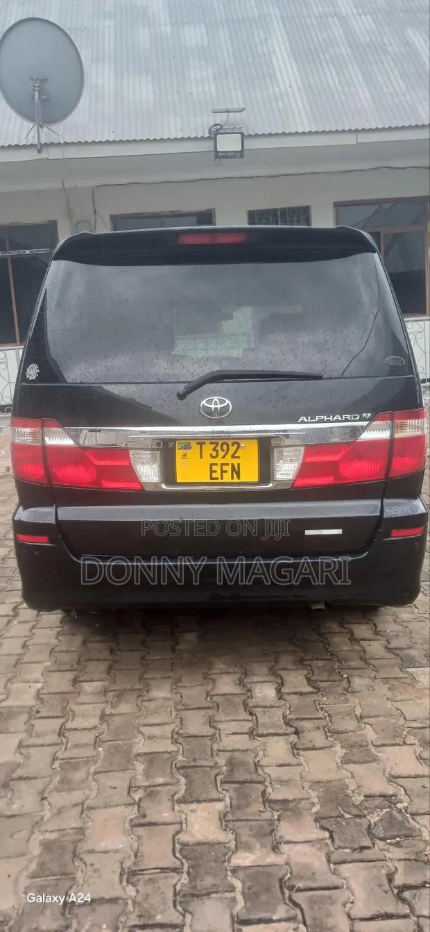 Toyota Alphard 2.4 Petrol FWD 2004 Black